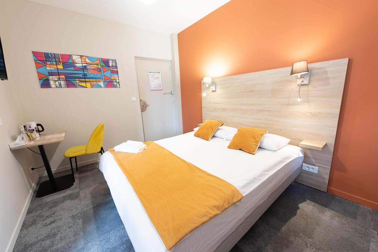 Logis - Hostellerie & Restaurant Du Marche Le Cateau-Cambresis Eksteriør bilde