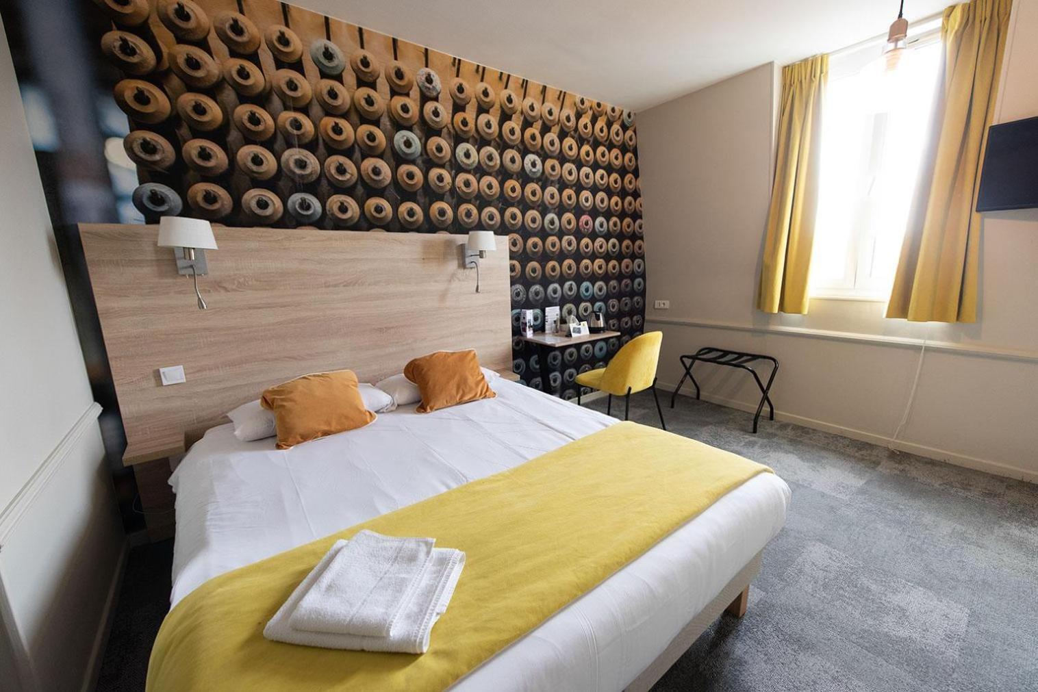 Logis - Hostellerie & Restaurant Du Marche Le Cateau-Cambresis Eksteriør bilde